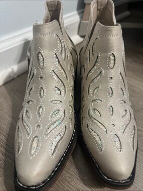 Women's Metallic Cutout Ankle Boots - Champagne